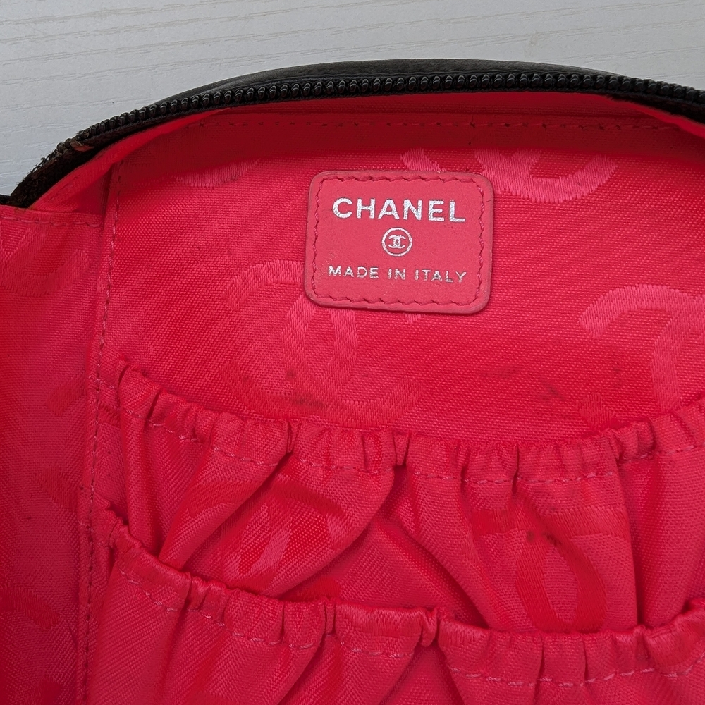 CHANEL Black and White Quilted Clutch - Picture 13 of 15